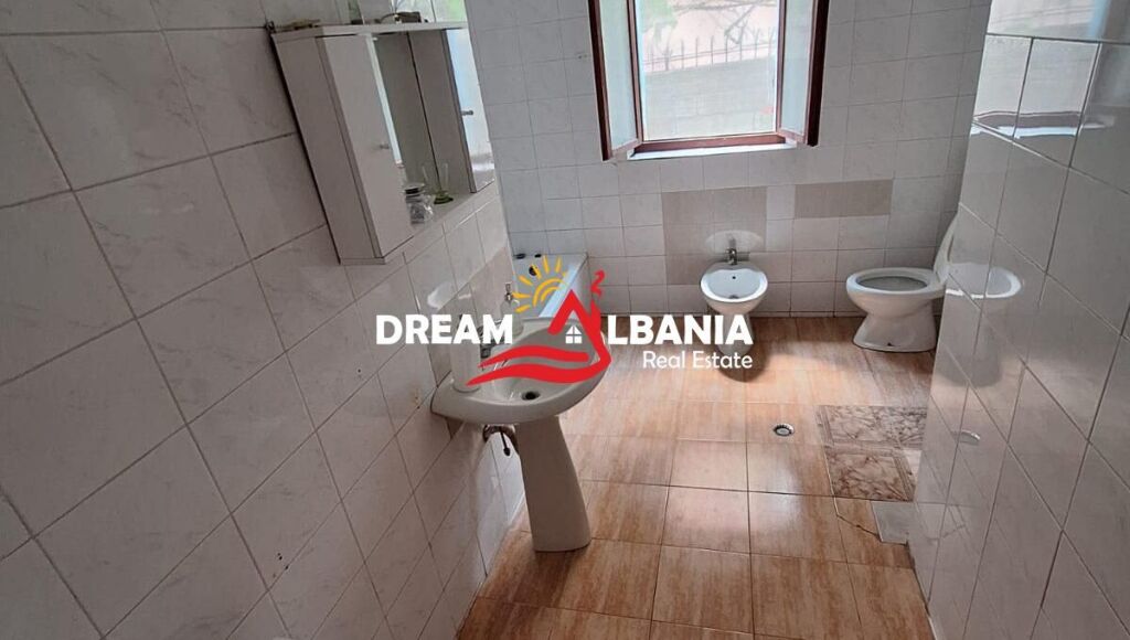 For rent first floor of a private house 2+1  at the former Electric Market, Mihal Grameno Street (ID 4241090)