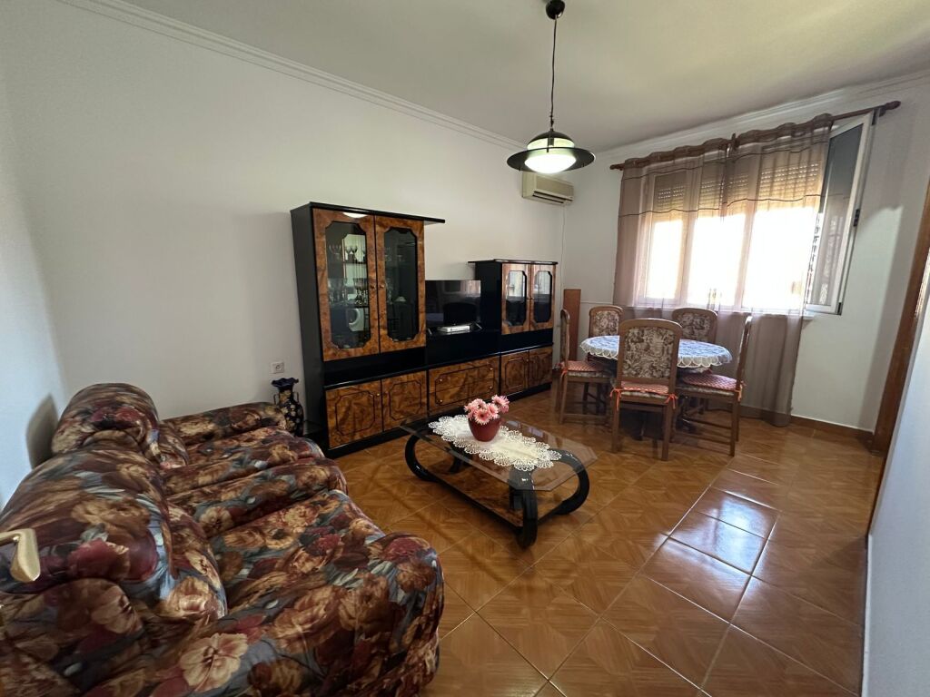 Apartament 2+1 per qira tek Shkolla e Kuqe.