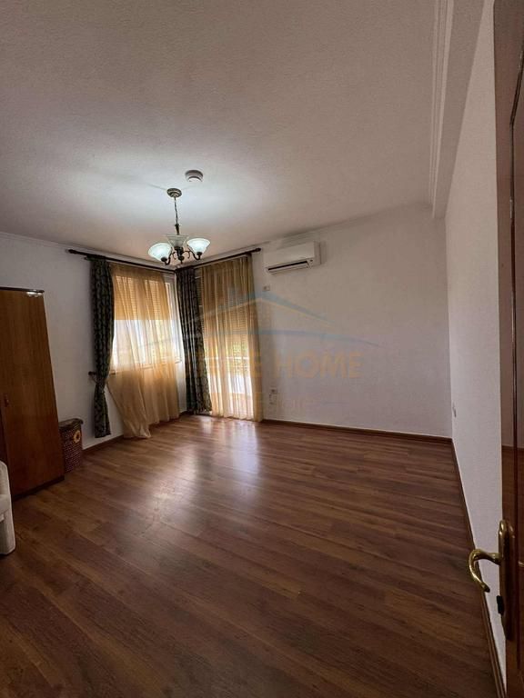 Rent, 3-Storey Villa, Farke.