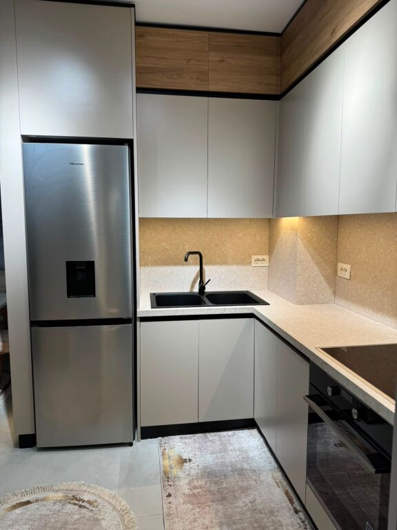 🏡 Jepet me qira apartament 1+1  📍 Kompleksi Tom Doshi, Shkozë, Tiranë 📐 Sipërfaqe: 60 m² 🏢 Kati 4 (pa ashensor)  .  💰 Çmimi: 400 €/muaj