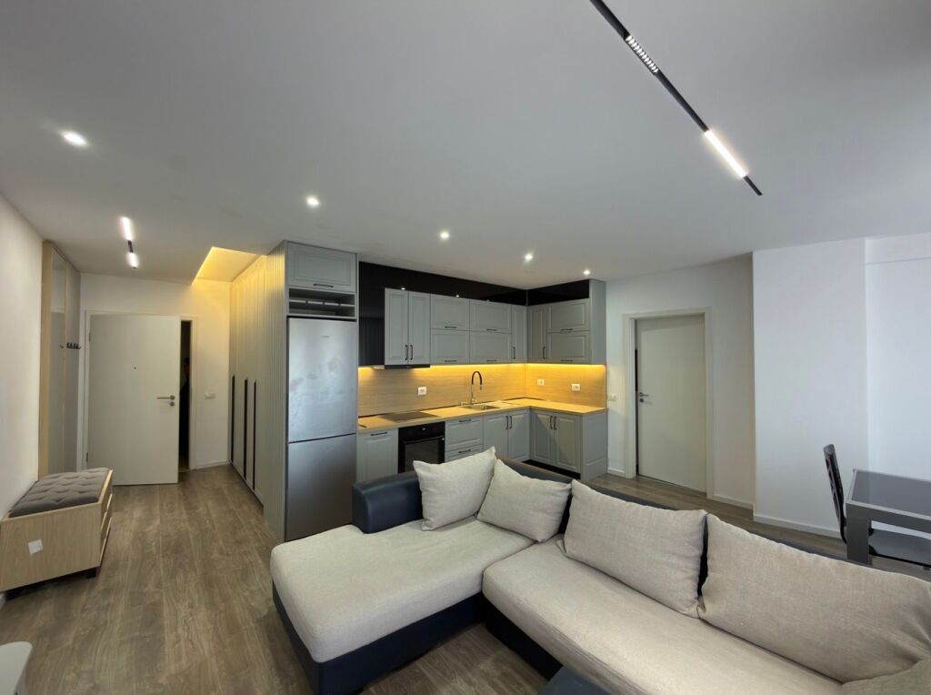 Apartament 2+1 per qera te Kontakti