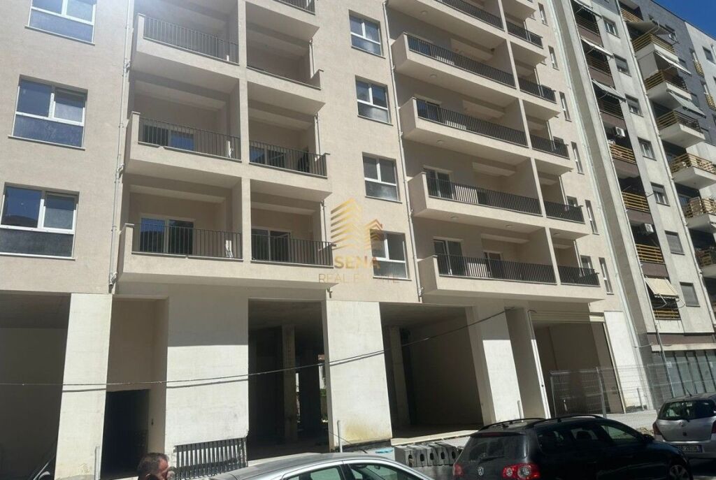 Affitto, Locale Commerciale,1+1+blk,Complesso Aura – Laprake, 40,000Leke