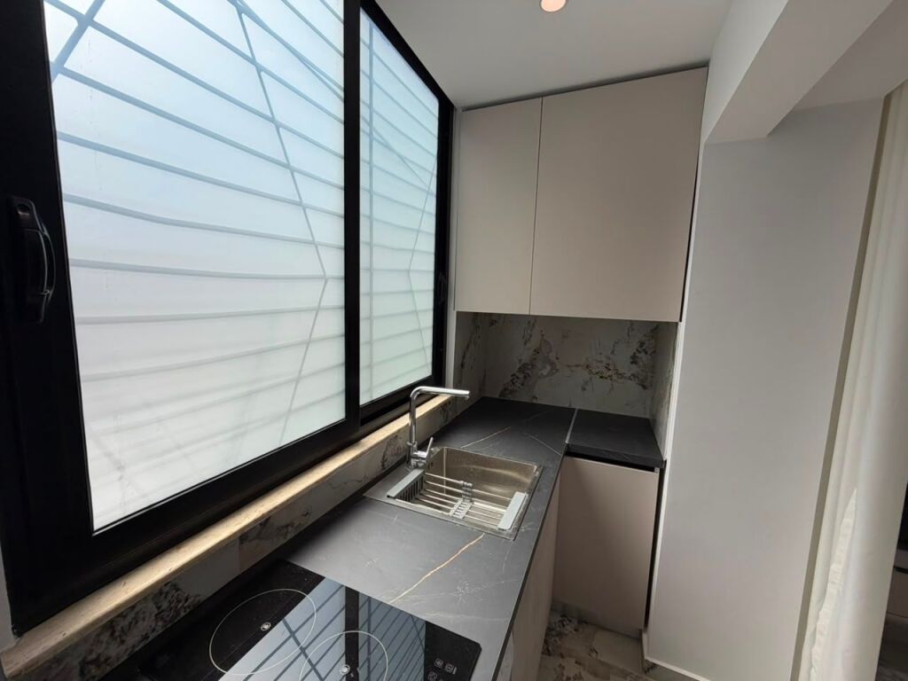 Shiten 2 Garsoniere së bashku – Myslym Shyri  📍 Vendndodhja: Myslym Shyri 🏢 Kati 1, pallat ekzistues ✨ Të sapo investuara 📐 Sipërfaqe totale: 60 m² 💶 Çmimi: 189,000 €