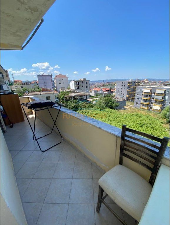 𝐀𝐩𝐚𝐫𝐭𝐚𝐦𝐞𝐧𝐭𝐨 3+1 in vendita, 3° piano di una villa, Shkozë, Tirana