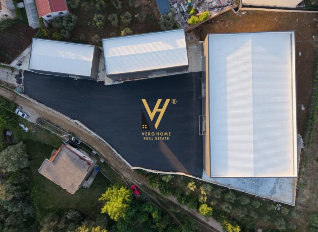 CAPANNONE INDUSTRIALE 5.500 M2 IN AFFITTO A TUFINE 1.500.000 LEKE