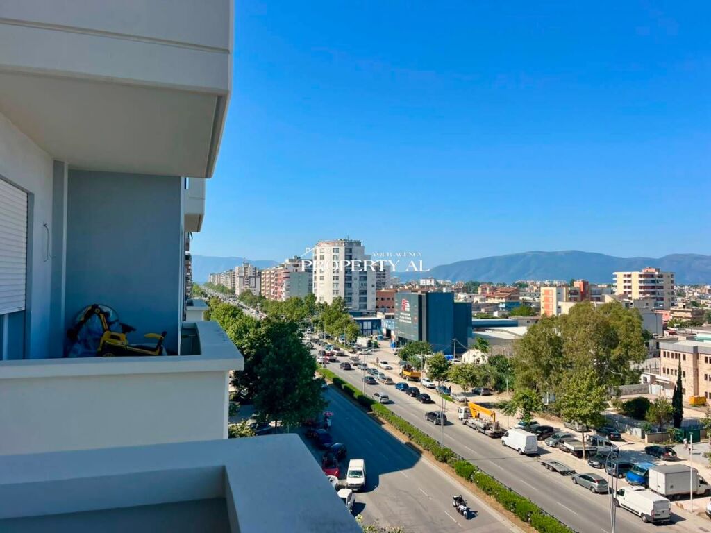 Apartament 1+1 për Shitje në Vlorë – Pamje e Hapur nga Ishulli i Sazanit