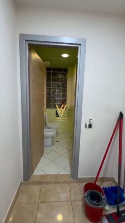 UFFICIO 330 M2 IN AFFITTO A BLLOK 4.000 EURO