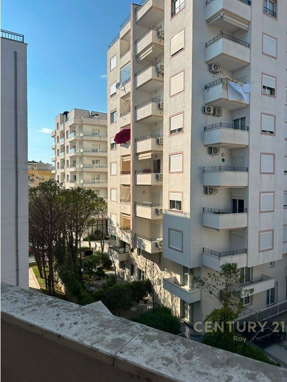 Qerret! Apartament 1+1 Për Shitje 100 metra nga deti!!