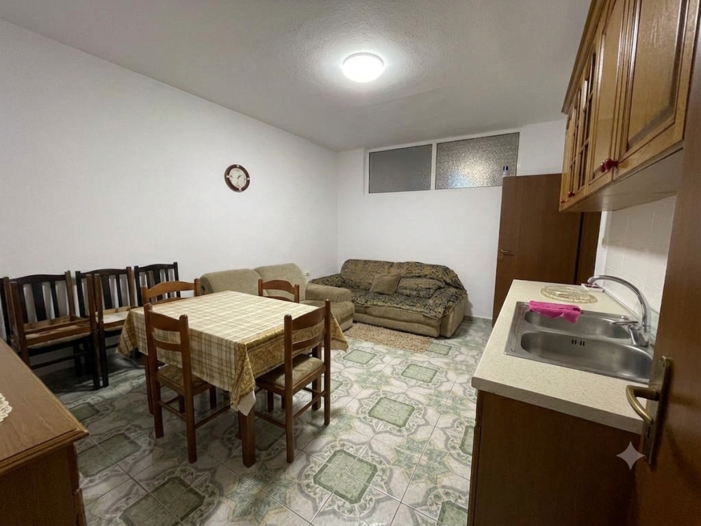 Affitto, Appartamento 1+1, Blloku, Tirana.