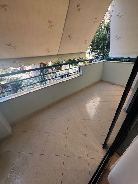 Jepet me qira apartament 1+1 – Komuna e Parisit