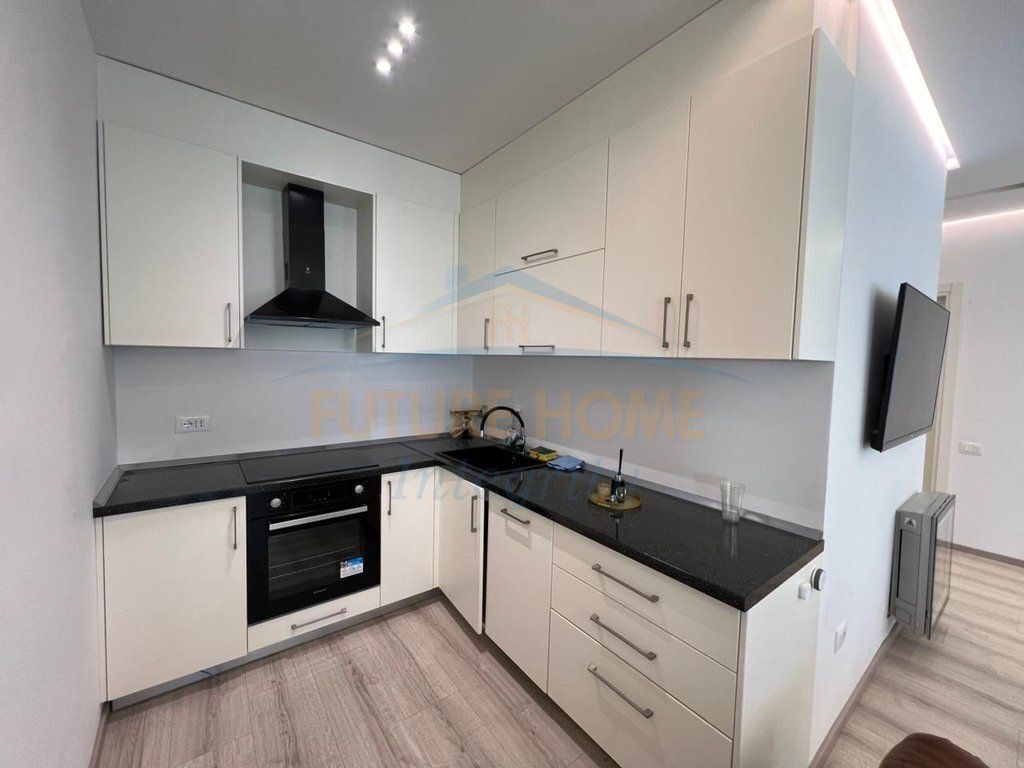 Qera, Apartament 2+1+2 Ballkone, Bllok, Tiranë.