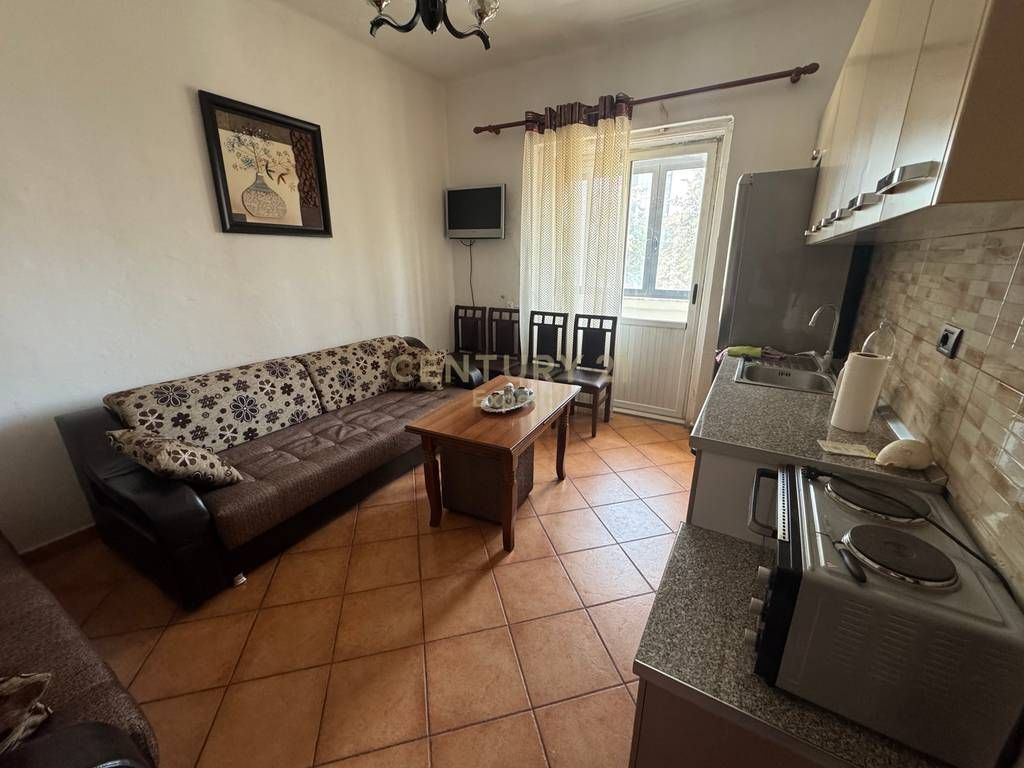 Garsoniere 250€/muaj pranë Ring Center – Ideale për studentë e profesionistë!
