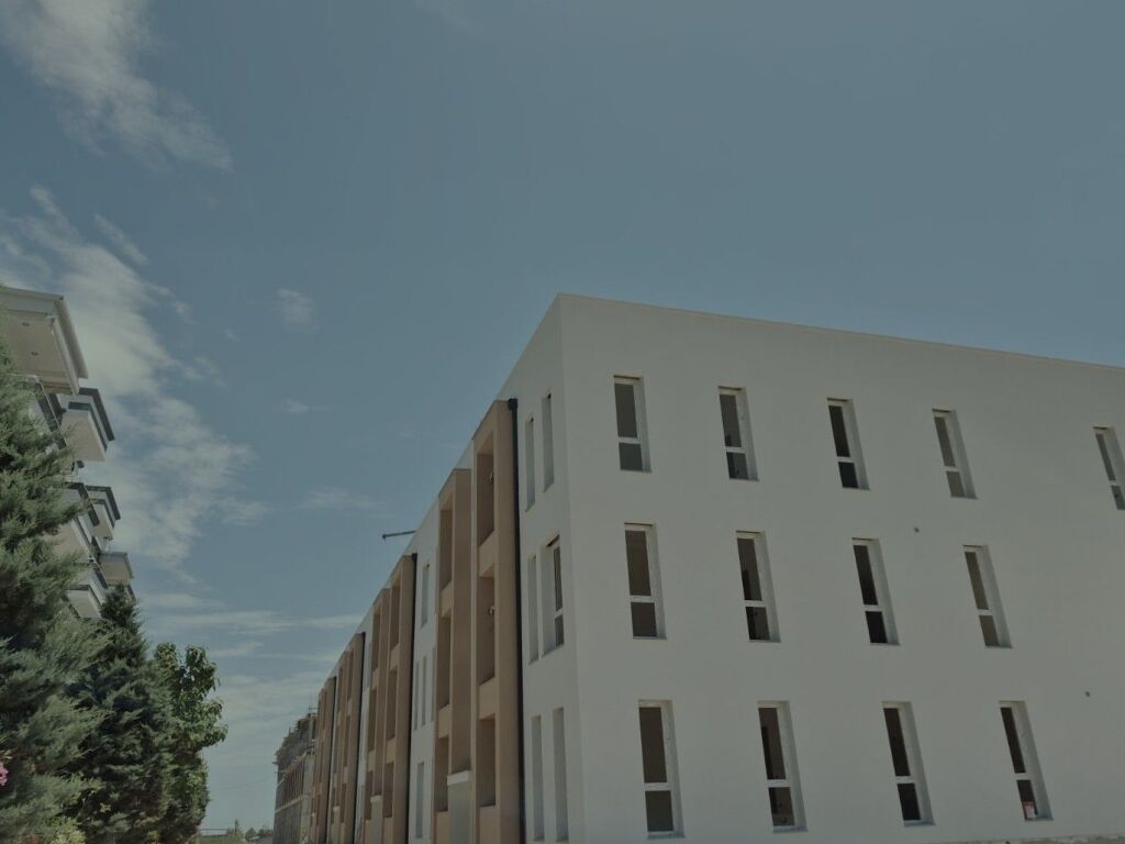 🏡 Shitet Apartament 1+1 në Katin Përdhe – Pranë Detit, Gjiri i Lalzit