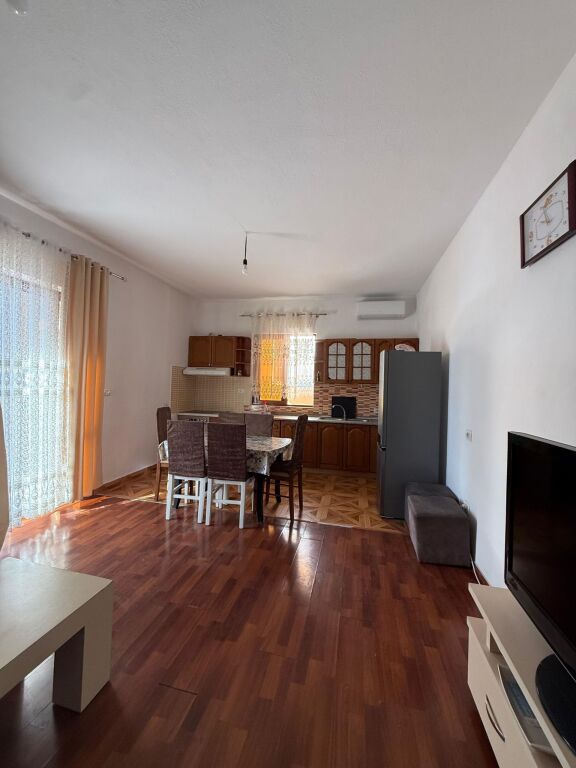 Rent | Shtëpi private 2 + 1+2 | Rruga 5 Maji | 500 €/month