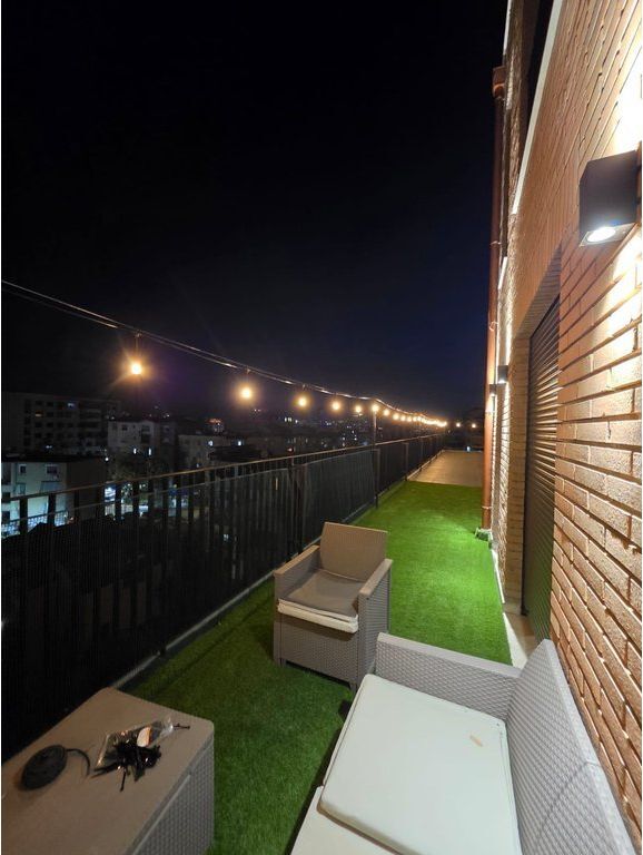 Penthouse me verandë 2+1 Për Shitje/Këmbim në Ali Demi, Tiranë - 440,000€ | 125 m²