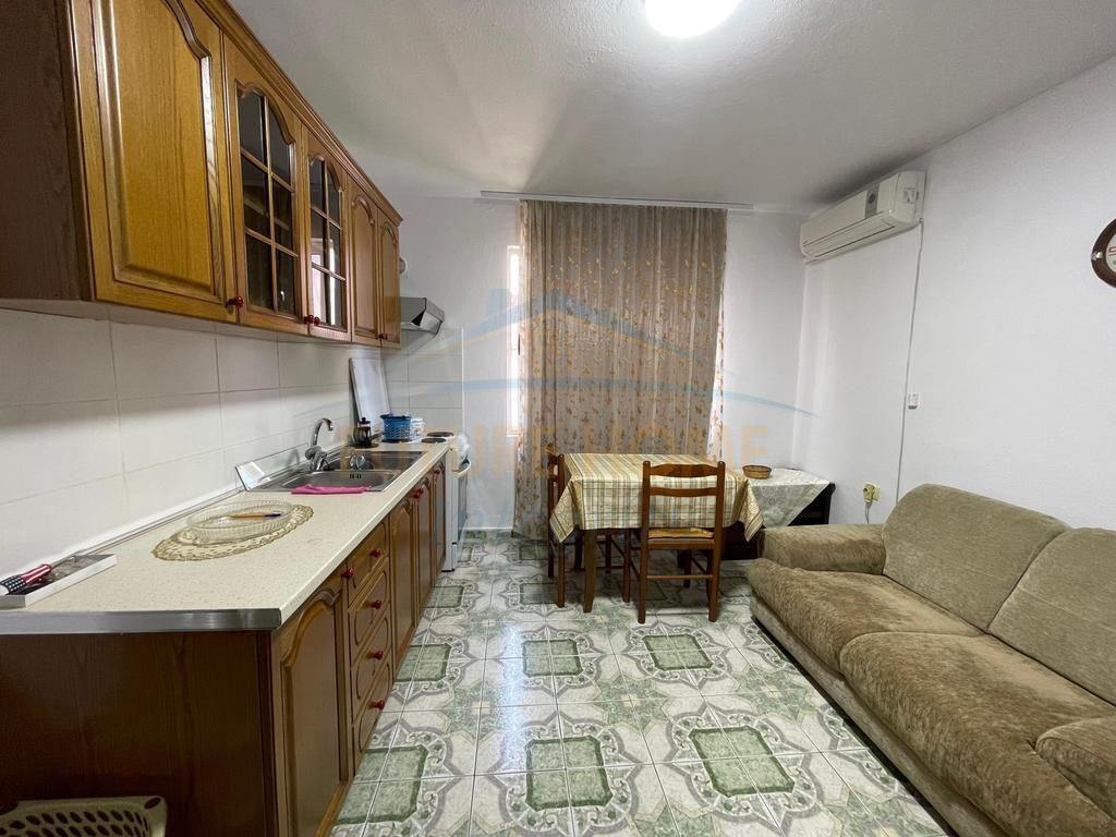 Affitto, Appartamento 1+1, Blloku, Tirana.