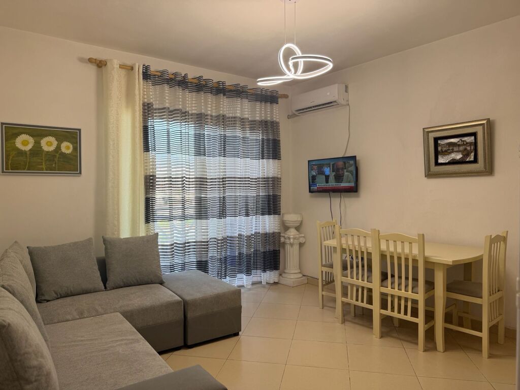 Apartament 2+1 per qira prane Inxhinierise se Ndertimit tek 21 Dhjetori.