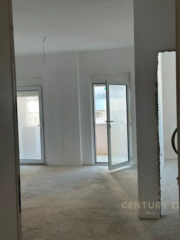 Qerret! Apartament 1+1 Për Shitje 100 metra nga deti!!
