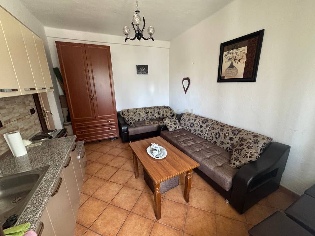 Garsoniere 250€/muaj pranë Ring Center – Ideale për studentë e profesionistë!