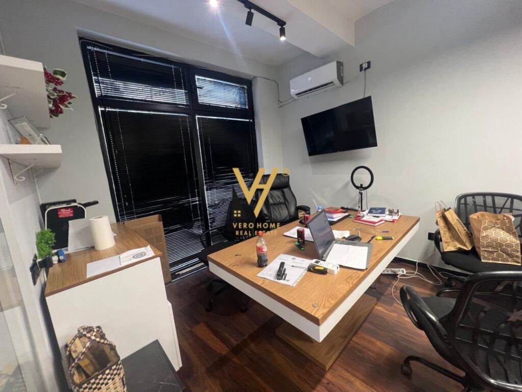 BUSINESS PREMISES 50 M2 FOR RENT AT BLV.ZOGU 1-50,000 LEKE