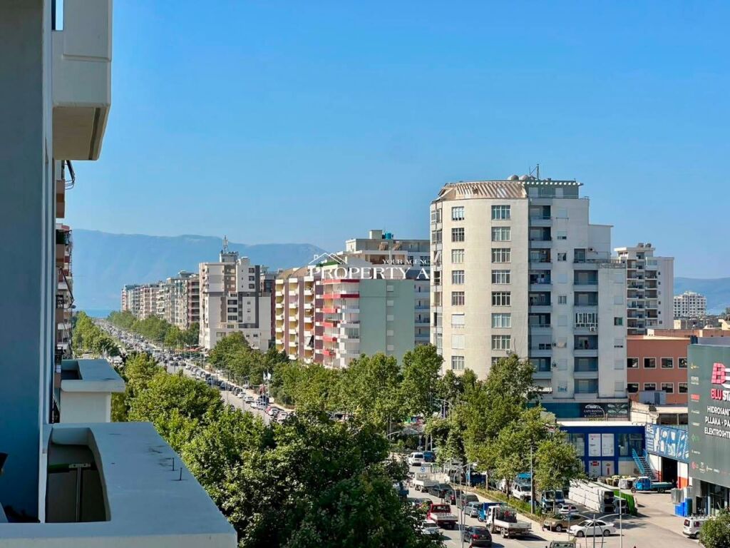 Apartament 1+1 për Shitje në Vlorë – Pamje e Hapur nga Ishulli i Sazanit