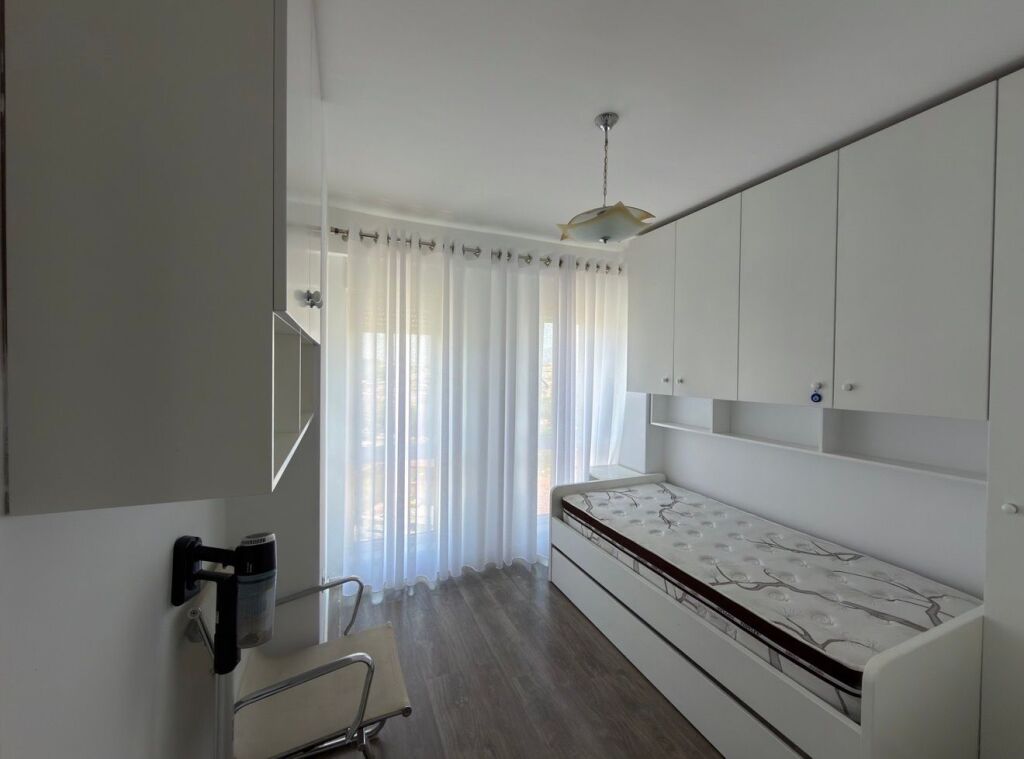 Apartament 2+1 per qera te Kontakti