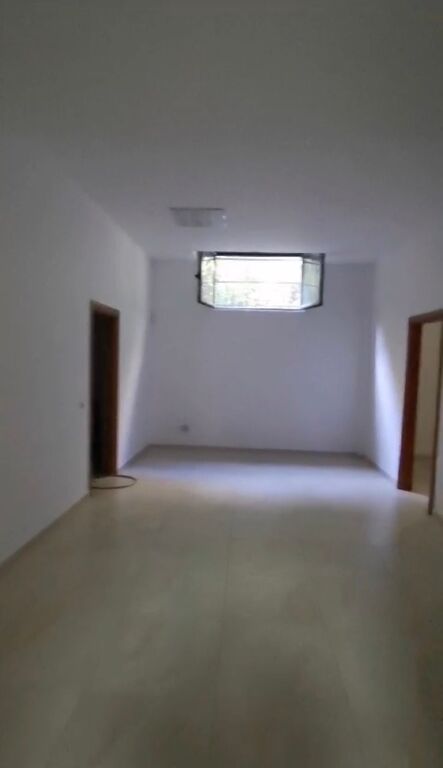 Ambient biznesi 230 m² me qira në Kodrën e Diellit