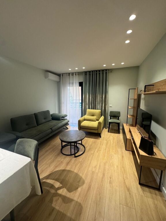 Jepet me qira apartament 1+1 – Komuna e Parisit