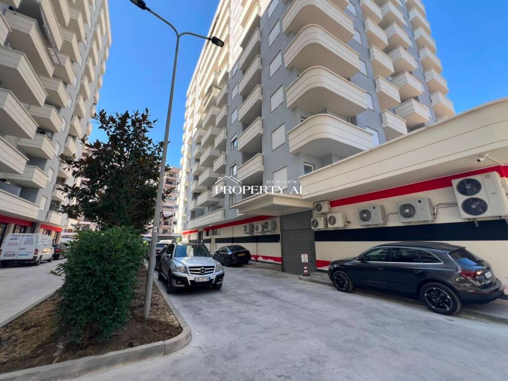 Apartament 1+1 për Shitje në Vlorë – Pamje e Hapur nga Ishulli i Sazanit