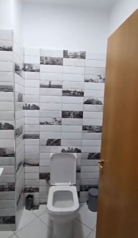 Ambient biznesi 230 m² me qira në Kodrën e Diellit