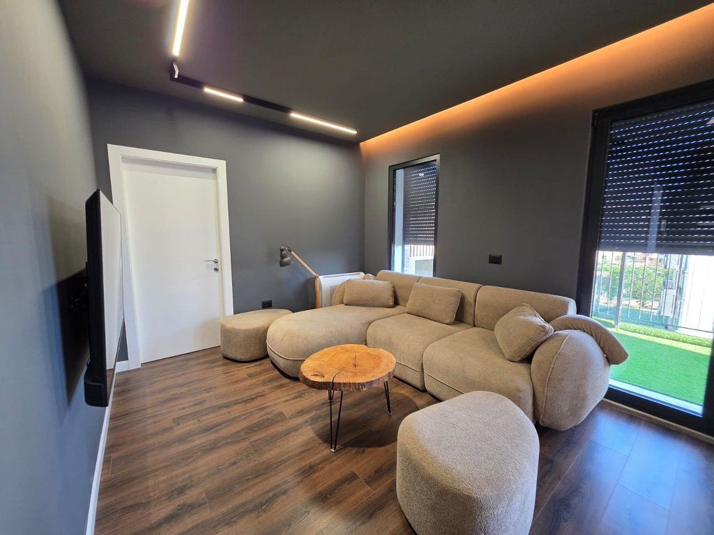 Penthouse me verandë 2+1 Për Shitje/Këmbim në Ali Demi, Tiranë - 440,000€ | 125 m²