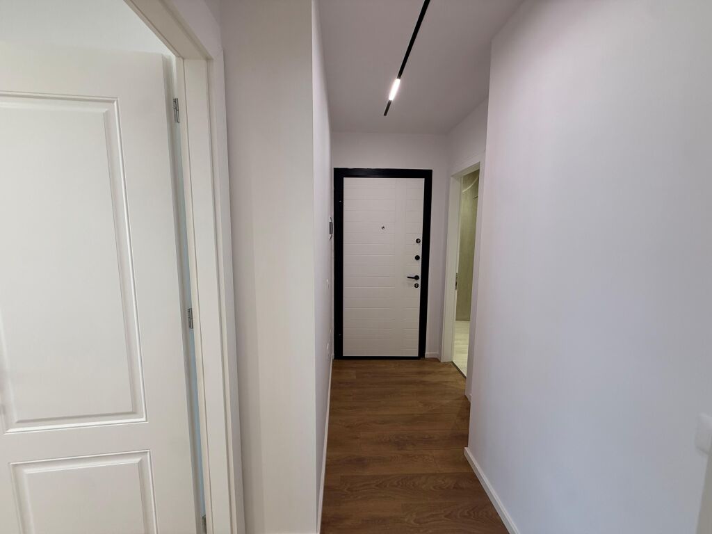 🏡 Shitet Apartament 1+1  📍 Rr. Muhamet Gjollesha (21 Dhjetori)  🏢 Kati 4, me ashensor.  📐 Sipërfaqe: 60 m² neto  💶 Çmimi: 155,000 €