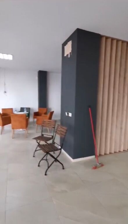Ambient biznesi 230 m² me qira në Kodrën e Diellit
