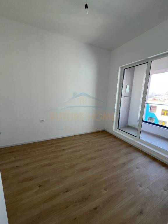 Shitet 1+1, Kompleksi Kadiu, rugën Pasho Hysa. PRO67211