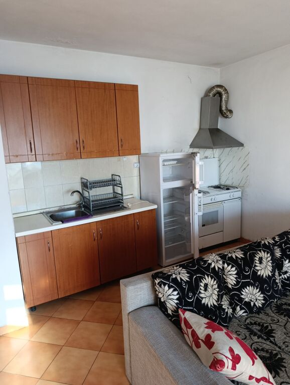 Affitto | Shtëpi private 1 + 1 | Rruga Njazi Meka | 350 €/mese