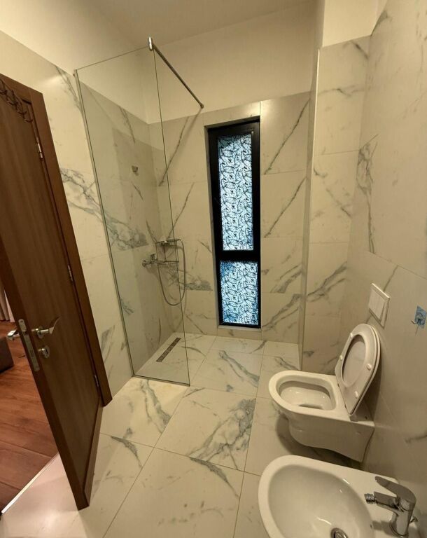 Apartament 2+1, Farmacia 10!