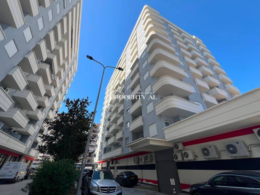 Apartament 1+1 për Shitje në Vlorë – Pamje e Hapur nga Ishulli i Sazanit