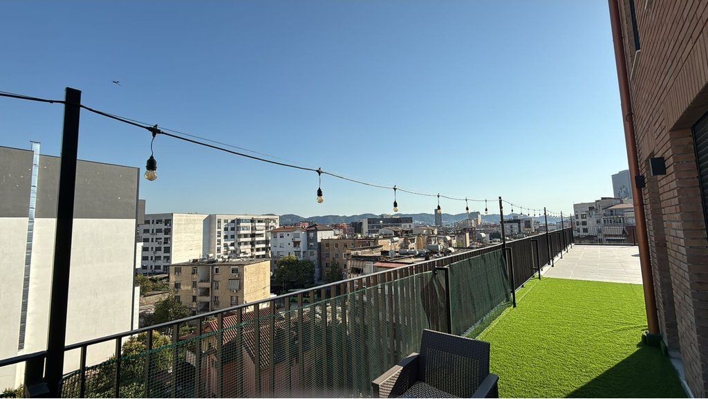 Penthouse me verandë 2+1 Për Shitje/Këmbim në Ali Demi, Tiranë - 440,000€ | 125 m²