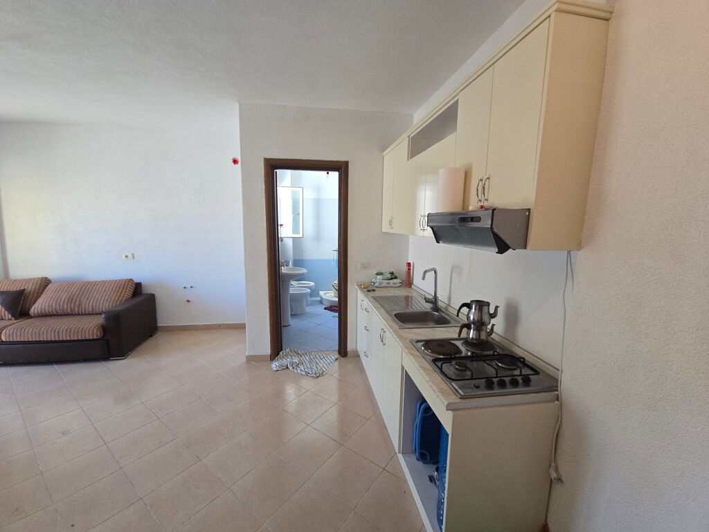 SHITET APARTAMENT 1+1 TEK SHKEMBI I KAVAJES SIPER RRUGES