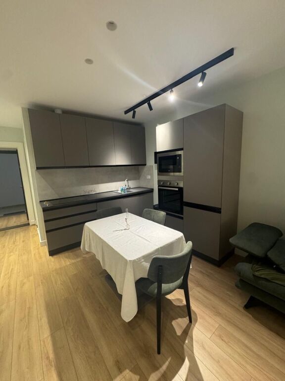 Jepet me qira apartament 1+1 – Komuna e Parisit