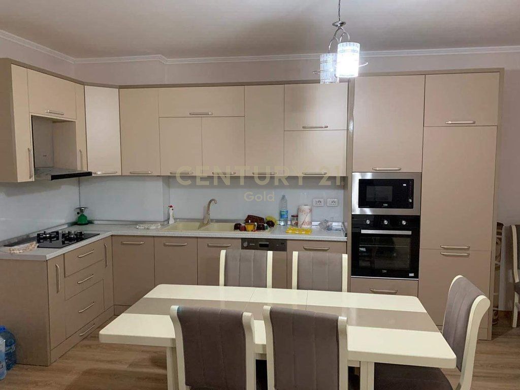 JEPET ME QERA APARTAMENT 2+1+2 TE KOMPLEKSI REZIDENCIAL SIMA COM ! 600 € /Muaj
