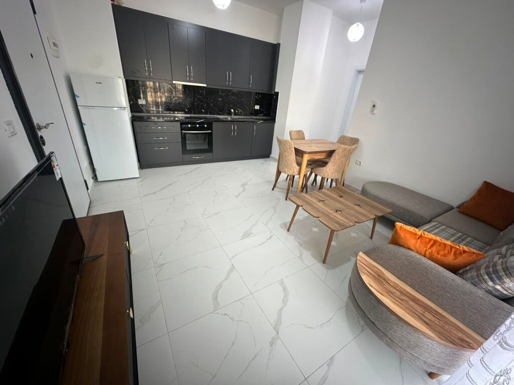 Apartament 1+1, Fusha Aviacionit!