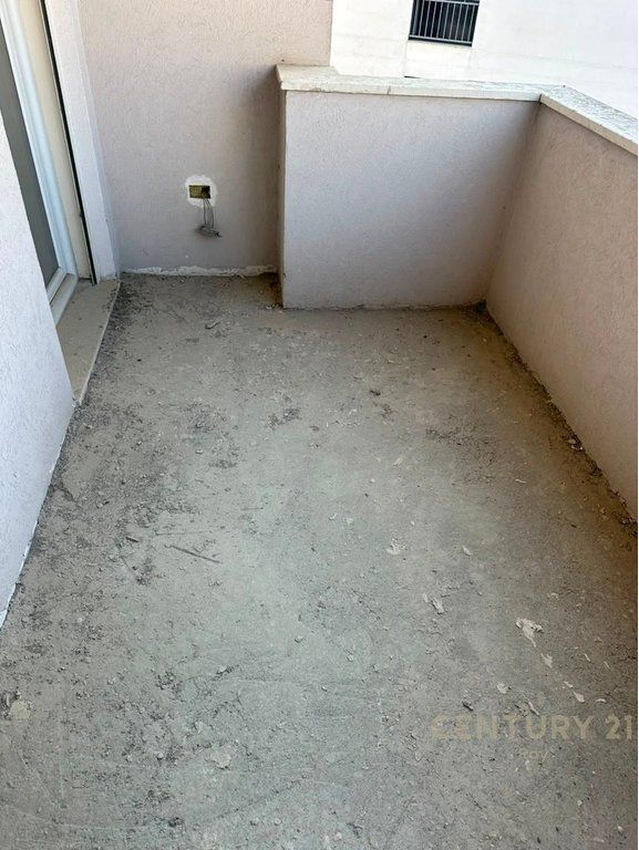 Qerret! Apartament 1+1 Për Shitje 100 metra nga deti!!