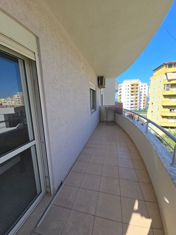 SHITET APARTAMENT 1+1 TEK SHKEMBI I KAVAJES SIPER RRUGES
