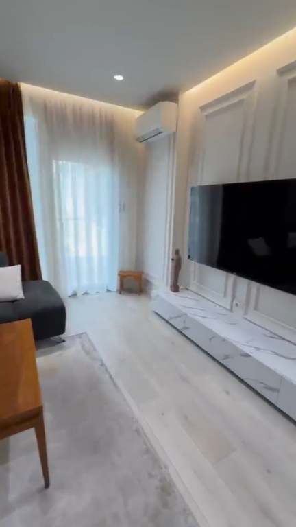 Apartment 1+1, Astir!