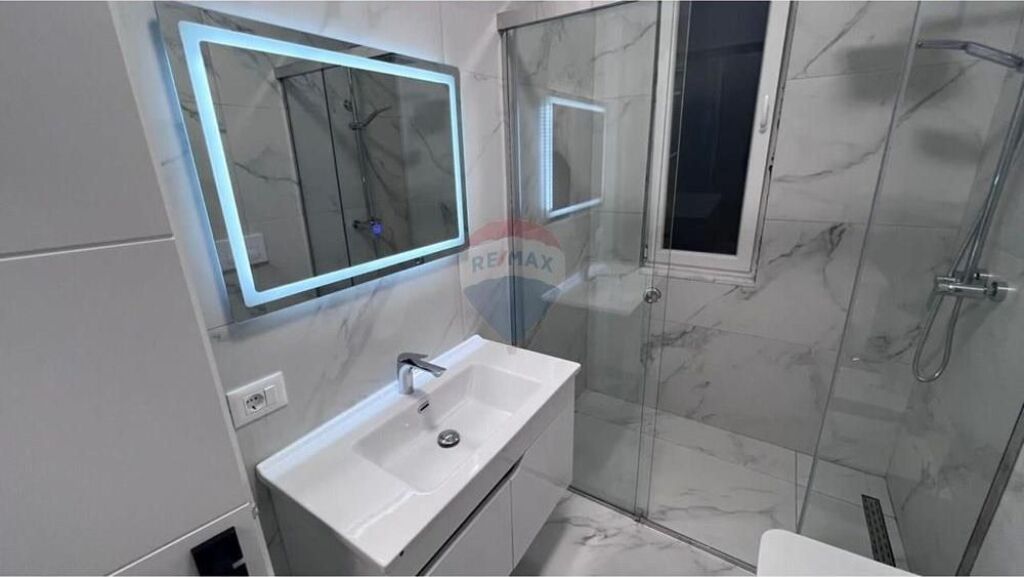 Apartament - Për Qira - Blloku I Vilave, Tiranë