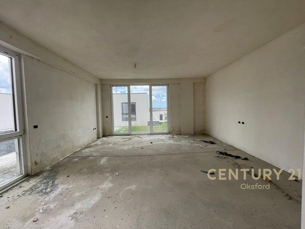 APARTAMENT 3+1+2 ME OBORR PER SHITJE TEK LIQENI I FARKES