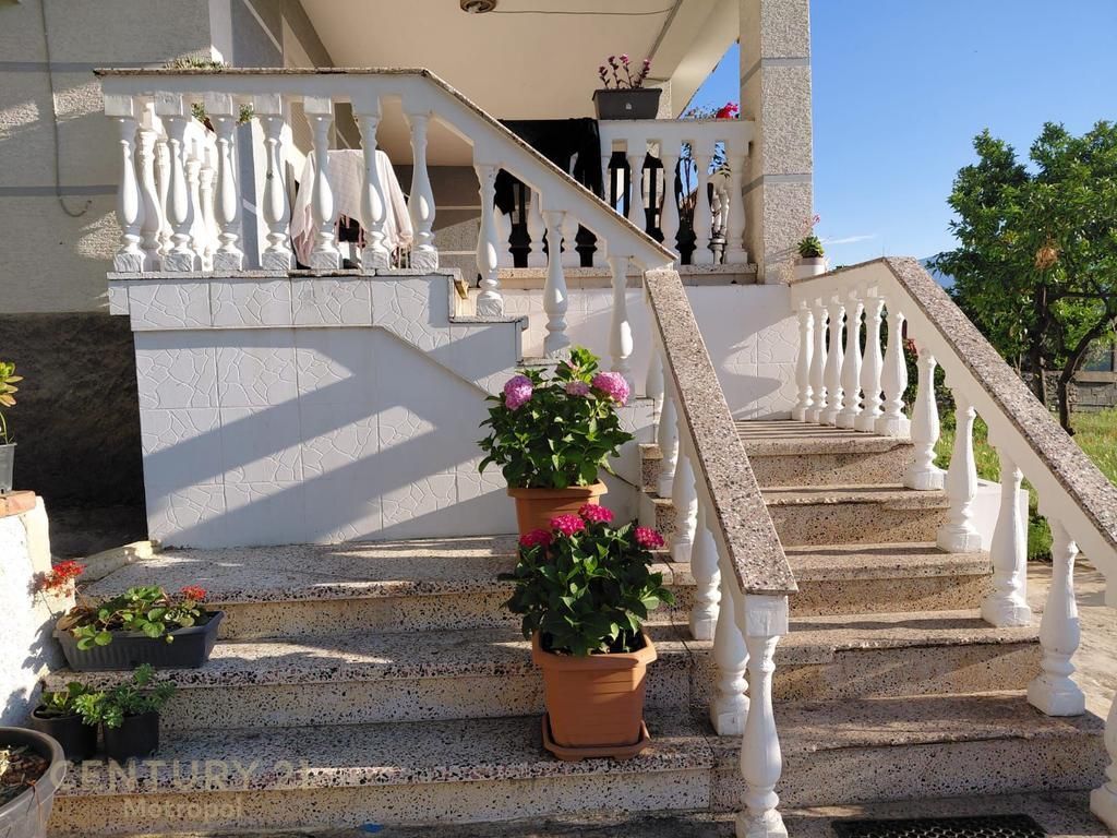 Villa In Affitto a Bërzhitë, Tirana