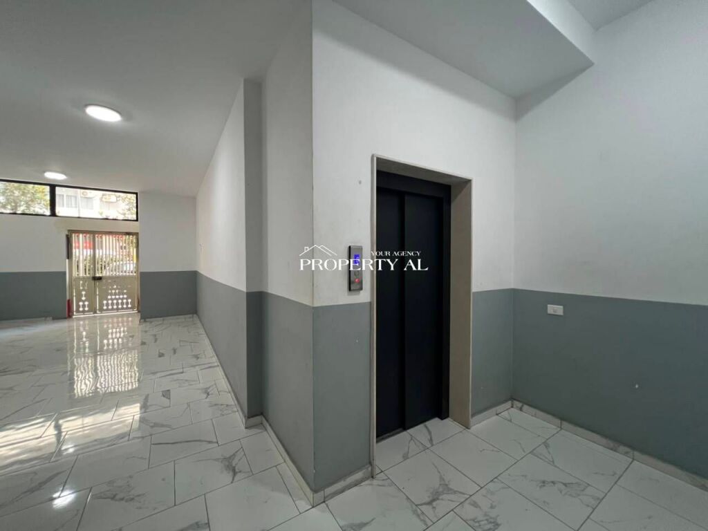 Apartament 1+1 për Shitje në Vlorë – Pamje e Hapur nga Ishulli i Sazanit