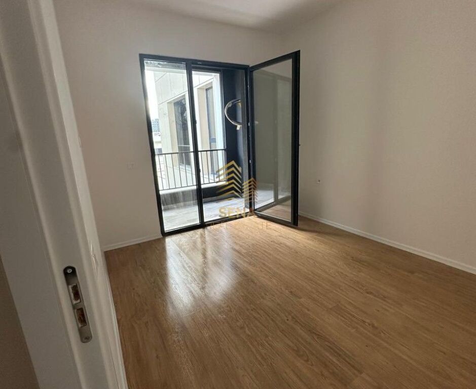 Affitto, Locale Commerciale,1+1+blk,Complesso Aura – Laprake, 40,000Leke